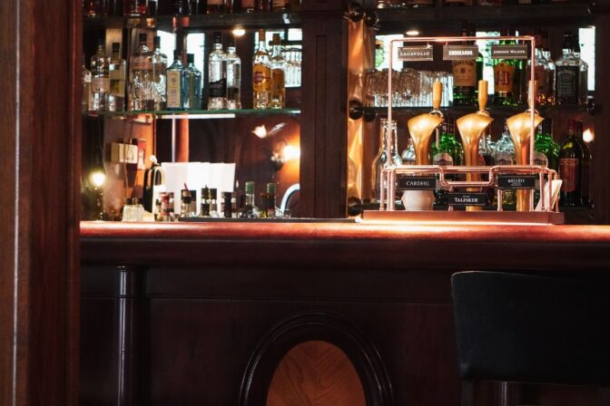 bar ascot vitrine éclairée