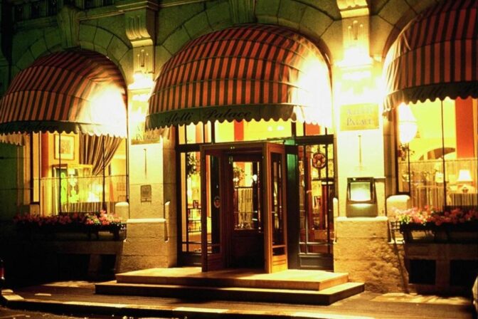entrée hôtel nuit