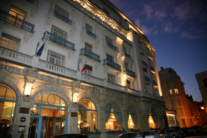 façade éclairée nuit