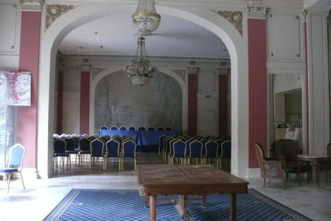 salle de séminaire groupe de chaises