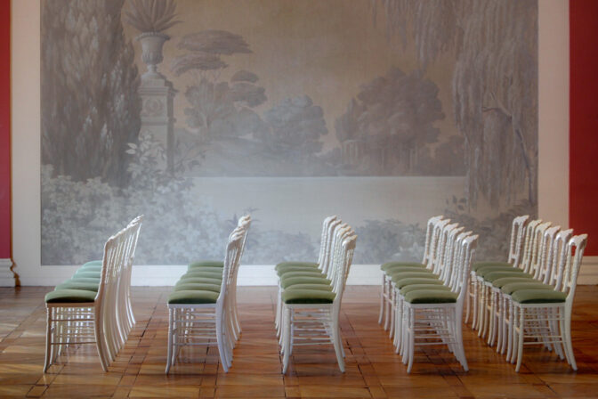 salle de séminaire chaises