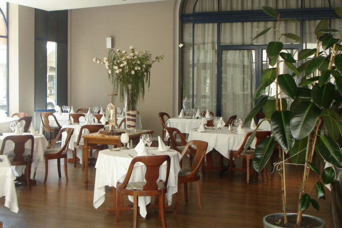 restaurant veranda tables dressées